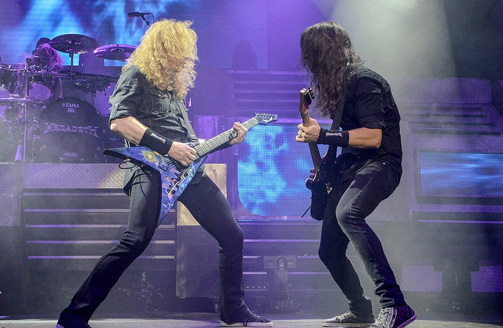 O vocalista Dave Mustaine (esquerda) e o guitarrista Kiko Loureiro durante show do Megadeth em 2016 no Espaço das Américas, em São Paulo (Foto: Leandro Anhelli/Divulgação/Rádio e TV Corsário)