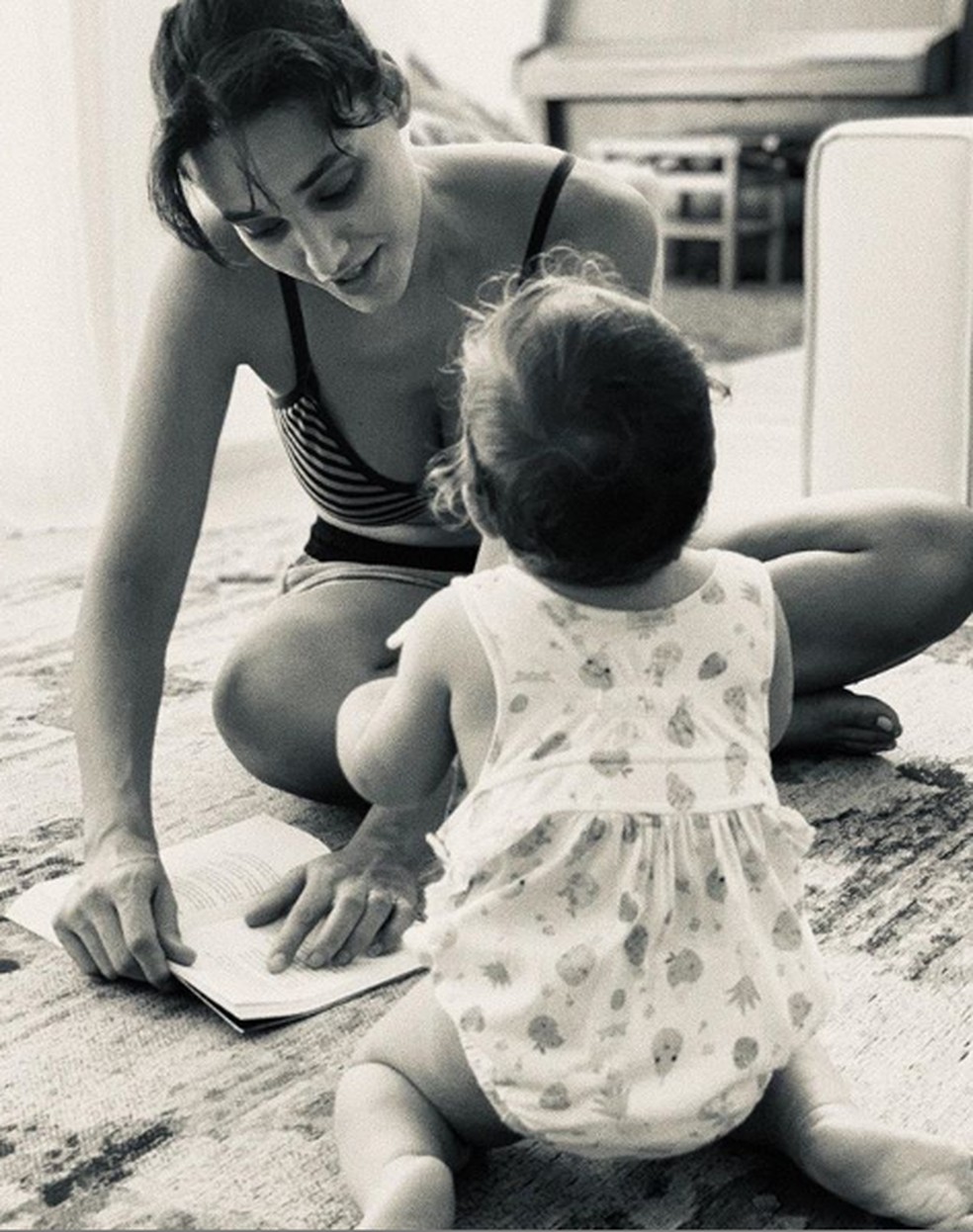 Débora Nascimento e a filha Bella — Foto: Reprodução/Instagram