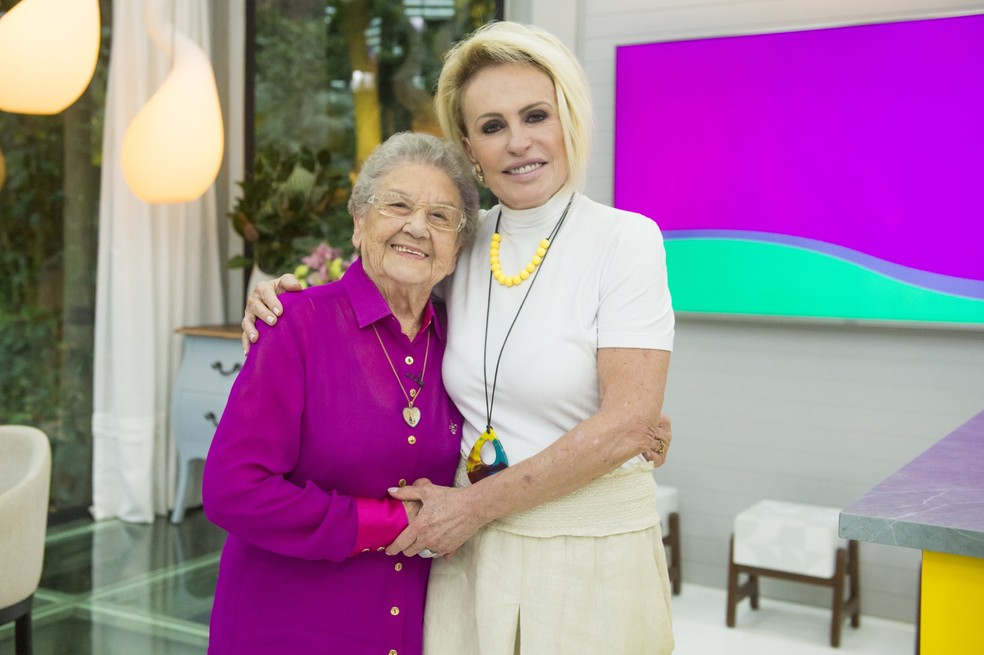 Ana Maria Braga e Palmirinha promovem reencontro emocionante, após 20 anos  — Foto: João Cotta/ Globo