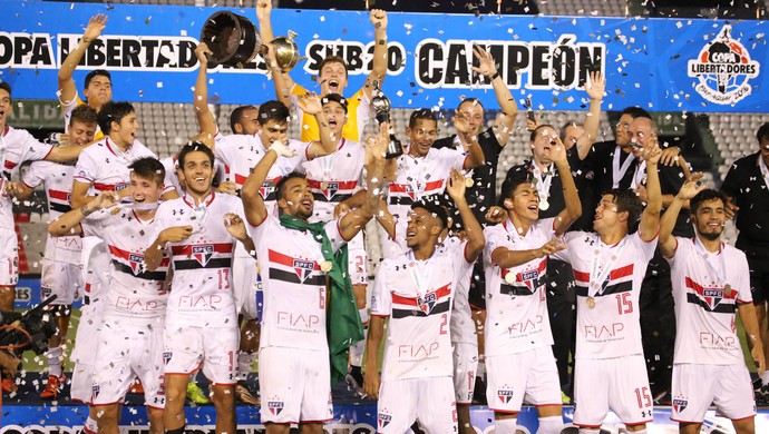 Técnico do time sub-20 do São Paulo elogia Ceni por atenção dada à base