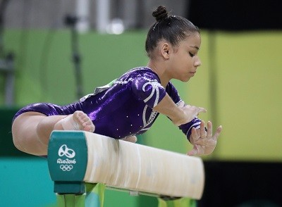 Ginasta brasileira ganha bolsa da Federação Internacional ...