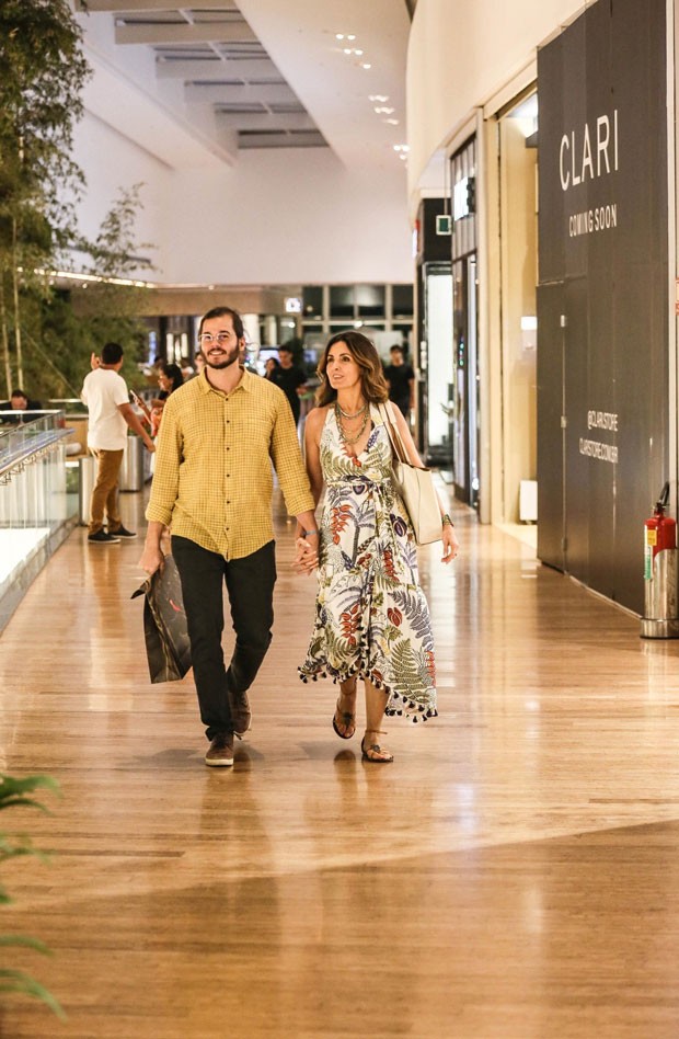 Fátima Bernardes e Túlio Gadêlha no Village Mall (Foto: Edson Aipim/AgNews)