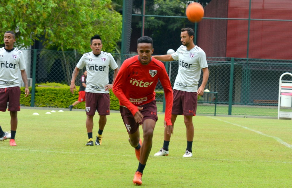 Manchester City monitora a situação de Éder Militão no São Paulo