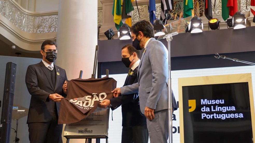 O prefeito Ricardo Nunes (MDB), o governador João Doria (PSDB) e o vice-governador Rodrigo Garcia (PSDB) reinauguram oficialmente o Museu da Língua Portuguesa neste sábado (31)  — Foto: Governo do Estado/Divulgação