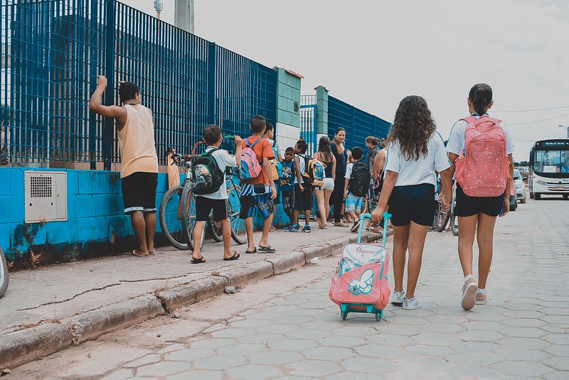 Alunos de escolas públicas de cinco cidades do litoral de SP voltam às aulas