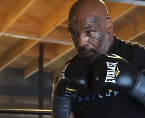 O boxeador Mike Tyson em um treino (Foto: Instagram)