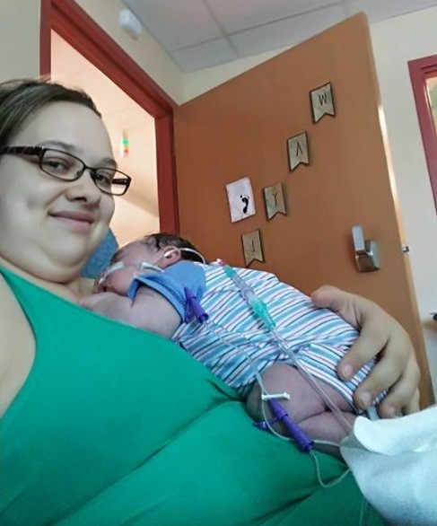 Whitney e o seu bebê de 7,3kg