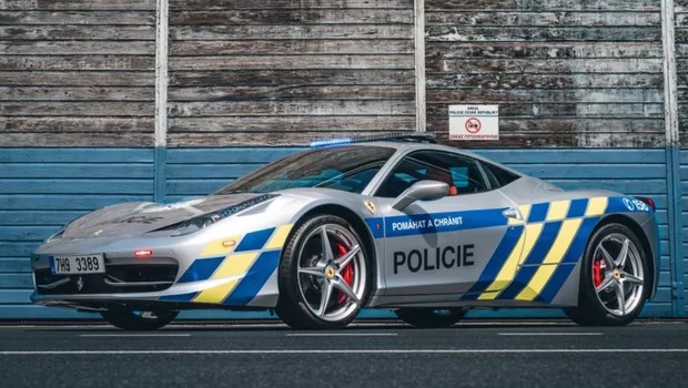 Veículo será usado para reprimir corridas ilegais e perseguir carros roubados, entre outras coisas (Foto: POLÍCIA TCHECA via BBC)