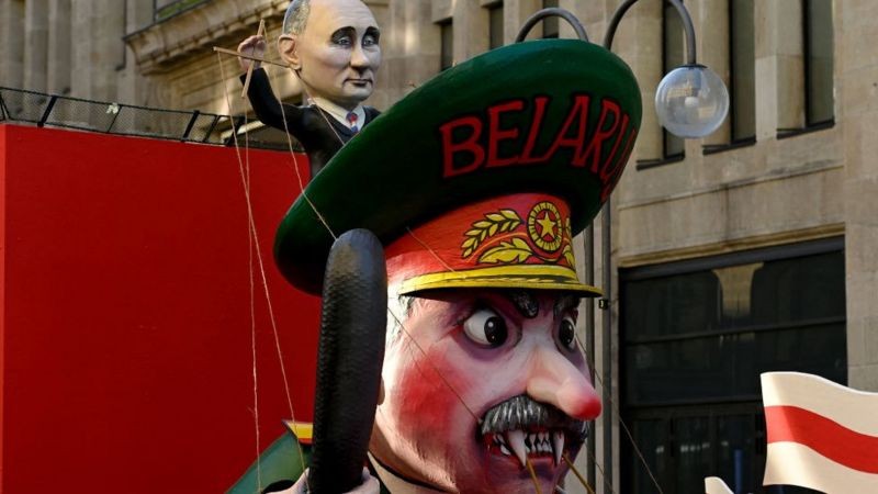 O governo bielorrusso de Lukashenko é um fiel aliado do Kremlin, e especialistas e críticos analisam que ele é, na prática, como uma extensão da própria Rússia (Foto: Getty Images via BBC News)