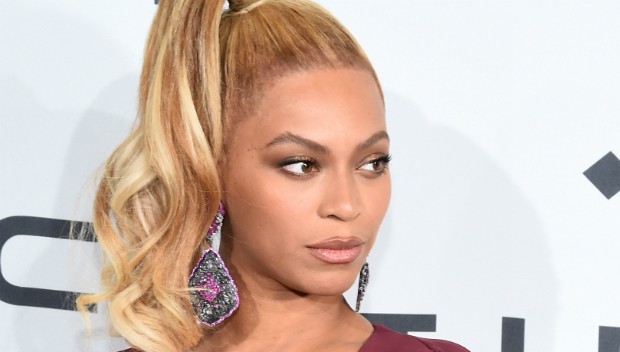 Beyoncé usa blush para fazer versão mais leve de contorno na pele (Foto: Ilya S. Savenok/Getty Images)