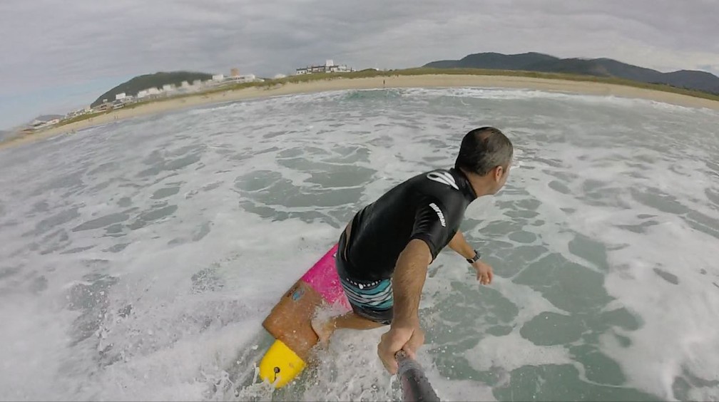 Morando em Santa Catarina, Fábio Gouveia não larga o surfe - e nem deixa de acompanhar a boa fase dos brasileiros — Foto: Frame / Fábio Gouveia