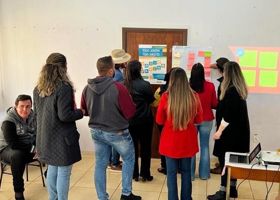 Em Batayporã, gestores fizeram organograma dos processos.  — Foto: Divulgação/Sebrae