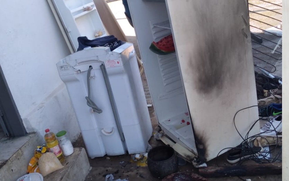 Família tem móveis destruídos após incêndio em Goiânia, Goiás — Foto: Chirlene Correia/Arquivo pessoal
