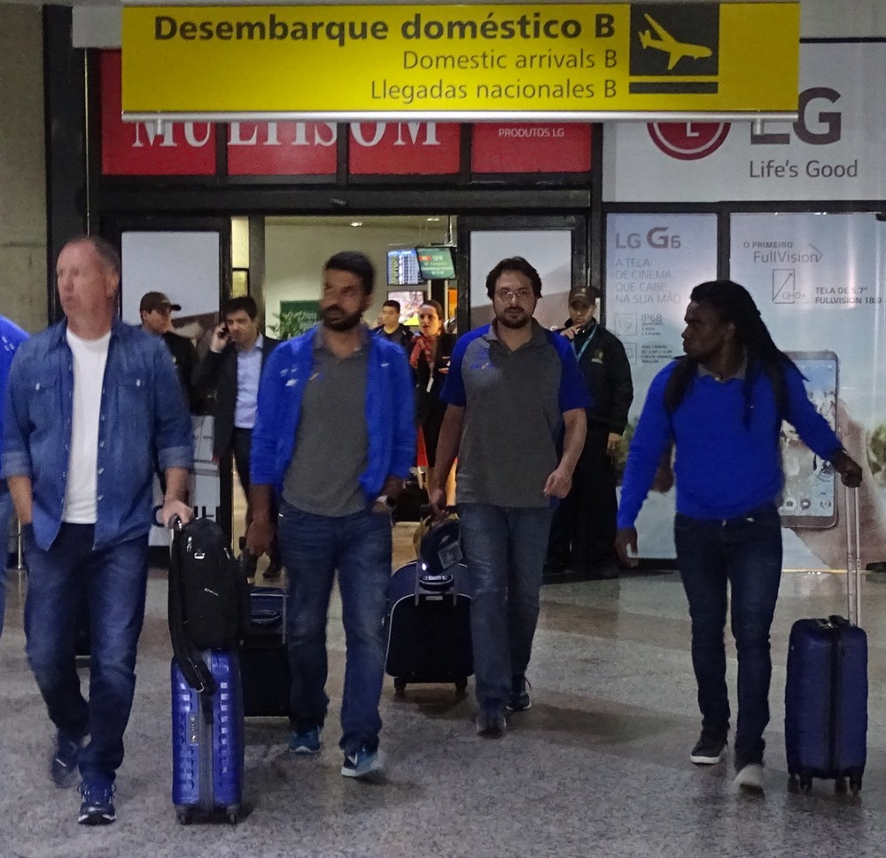 Cruzeiro chega a Porto Alegre, e Thiago Neves afirma: Vamos com muita vontade