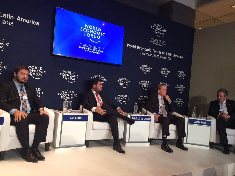 Ministro Marcos Jorge (2º da esquerda) participa de painel do Fórum Econômico Mundial na América Latina (Foto: Darlan Alvarenga/G1)