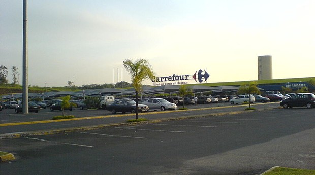 Hipermercado Carrefour; fachada (Foto: Reprodução/WikiCommons)