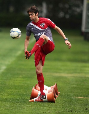 Contrato com Orlando City pode impedir estreia de Kaká contra Goiás
