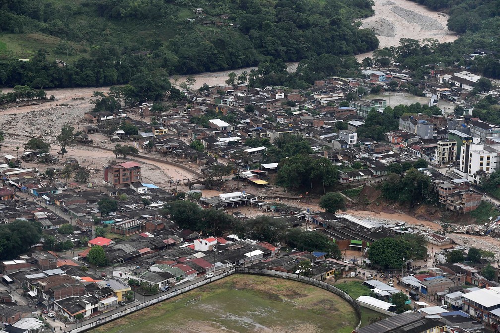 Chuvas muito intensas provocaram o transbordamento de dois rios em Mocoa, no Sul da Colômbia (Foto: César Carrión/Oficina de Prensa de la Presidencia de Colombia via AP)