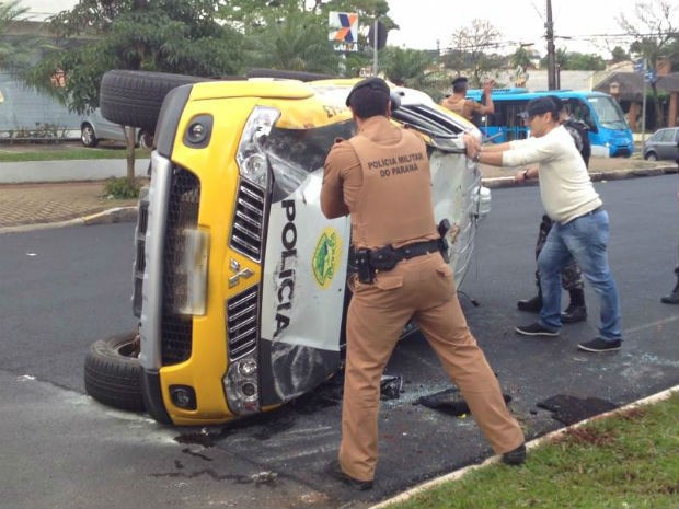 Acidente de carros da polícia. Carros policia desenho. Carros