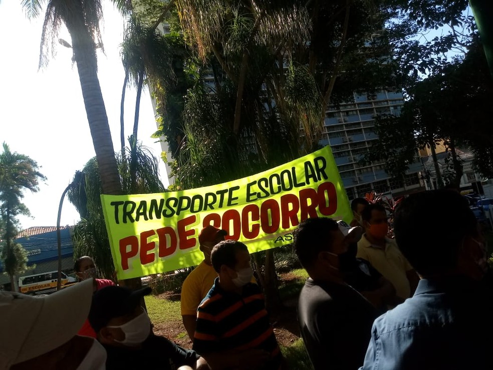 Manifestação foi feita em frente à Prefeitura de Cuiabá — Foto: Divulgação