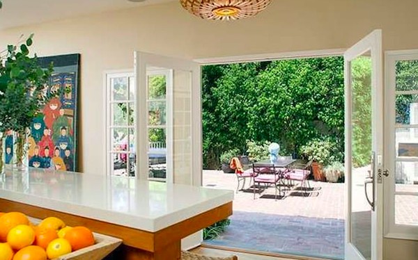 A casa em Los Angeles na qual o cantor Harry Styles está morando com a atriz e diretora Olivia Wilde (Foto: Divulgação)