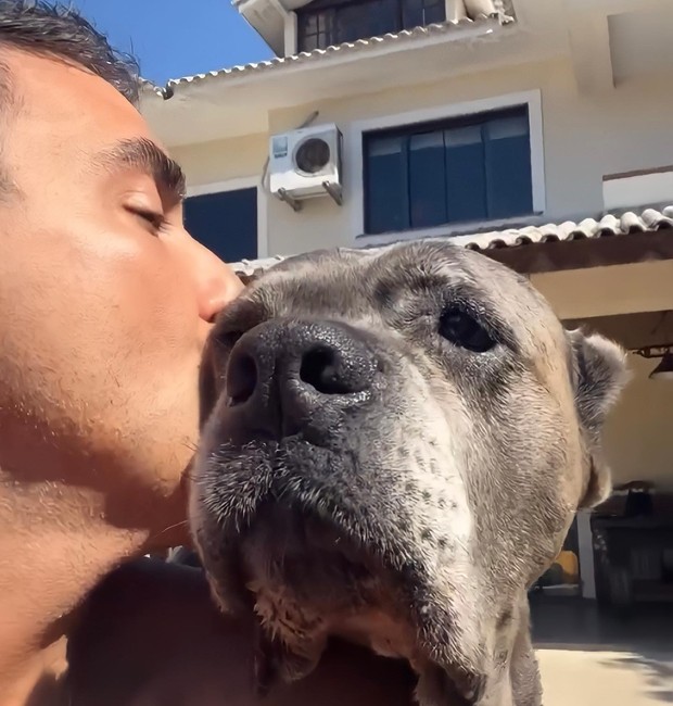 André Marques e sua cachorra, Gorda (Foto: Reprodução / Instagram)