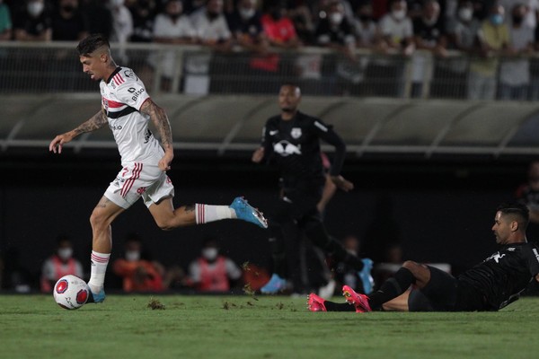 Bragantino e São Paulo realizam bons confrontos e com muitos gols. No Paulistão, por exemplo, o Bragantino venceu por 4 a 3. (Foto: Rubens Chiri/Saopaulofc.net)