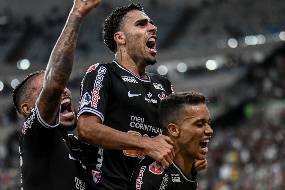 Gabriel na comemoração do gol do Corinthians — Foto: Nayra Halm / Estadão Conteúdo