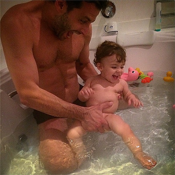 Hora do banho (Foto: Reprodução / Instagram)