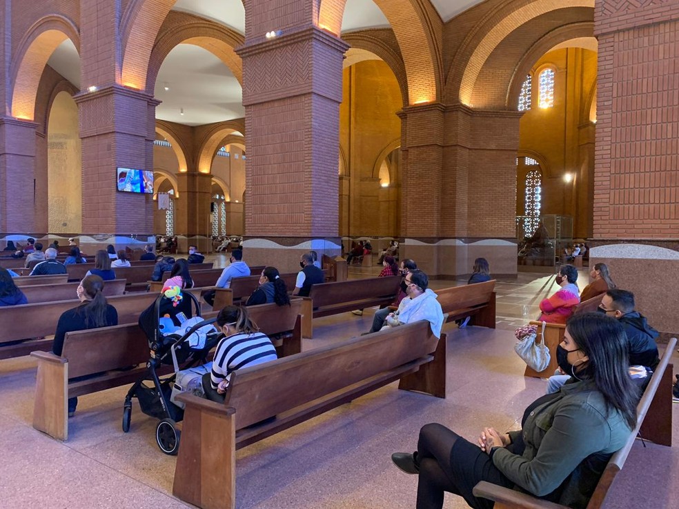 Santuário Nacional tem primeiro fim de semana com missas — Foto: Talita França/TV Vanguarda