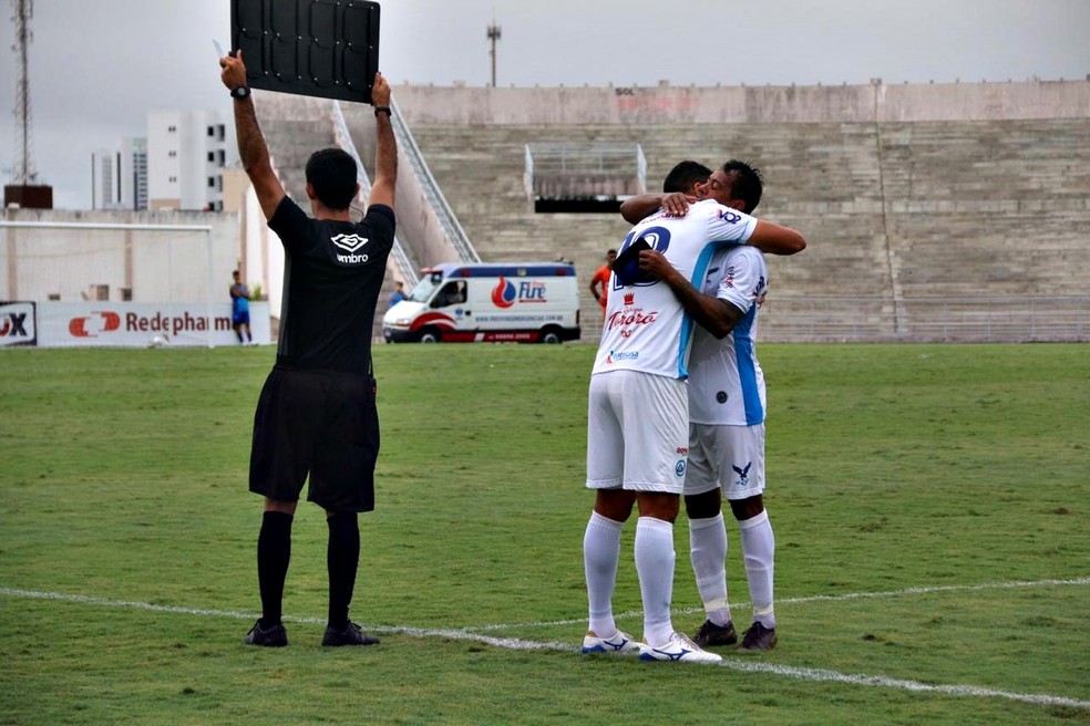 Marcelinho Paraíba deu lugar a Lucas Silva, que, inclusive, marcou o gol da vitória da Perilima sobre o CSP — Foto: Raniery Soares / GloboEsporte.com