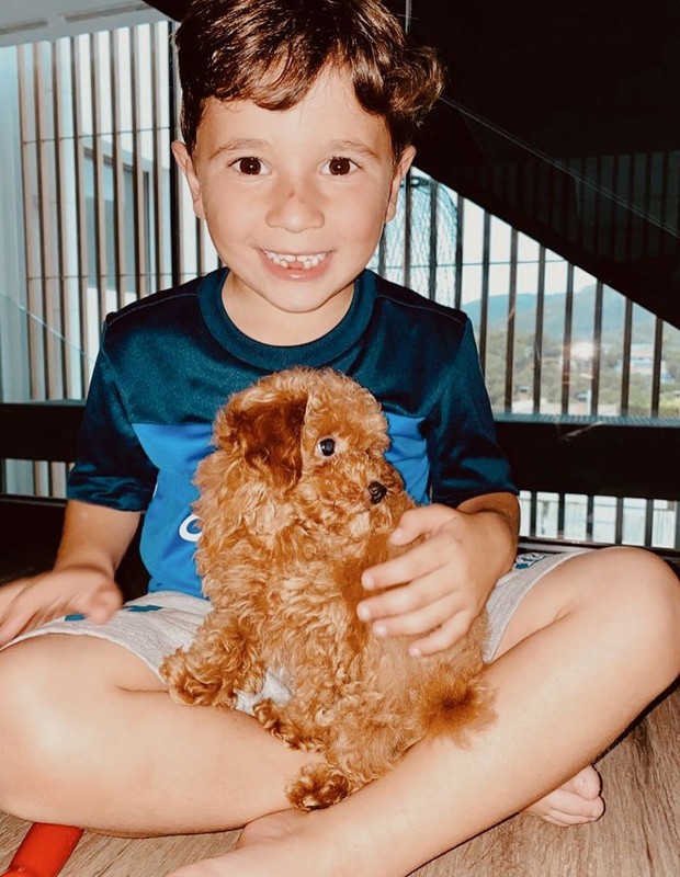 Mateo Messi e o cãozinho Abú (Foto: Reprodução/Instagram)