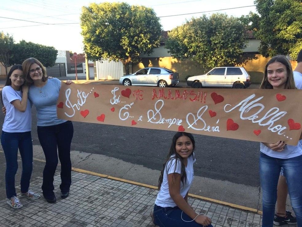 Antes da homenagem, a professora já havia sido homenageada dentro da sala de aula — Foto: Arquivo pessoal