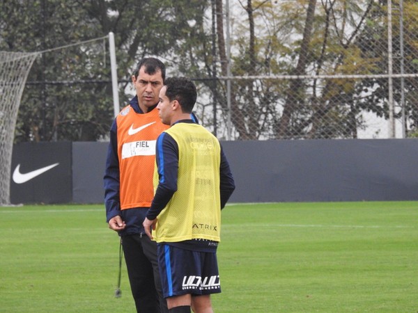 Jadson treina de novo e se coloca à disposição no Corinthians: 