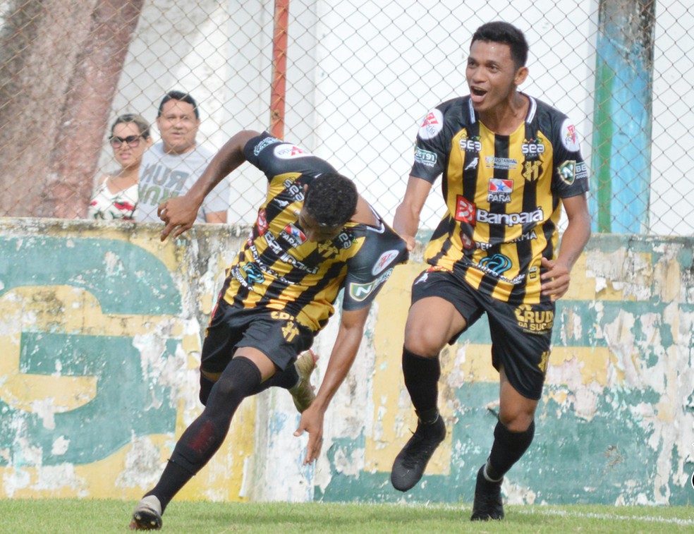 Pecel (direita) já marcou cinco gols pelo Castanhal depois de quatro partidas disputadas — Foto: Jivago Lemos/Ascom Castanhal