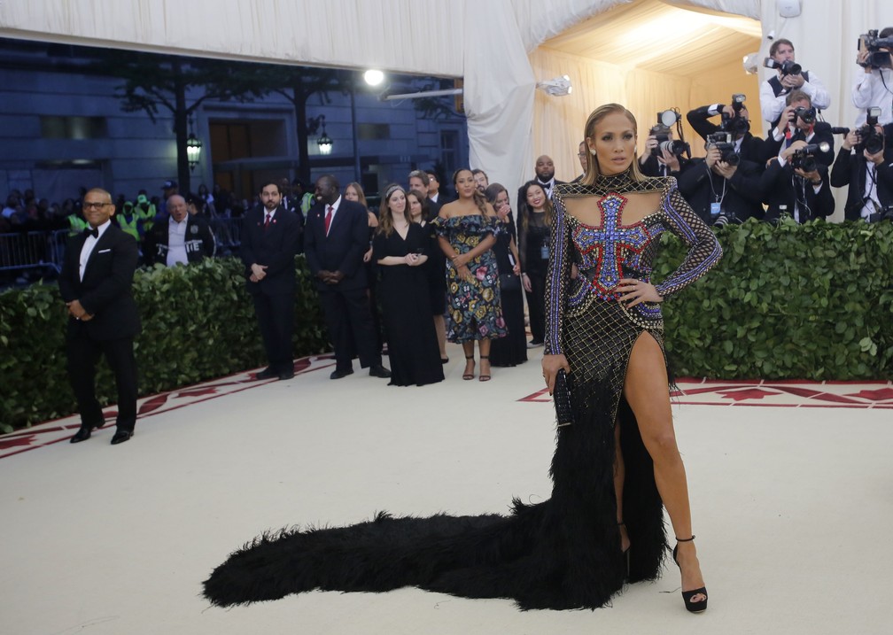 Cantora Jennifer Lopez na entrada do Baile de gala do Met 2018, em Nova York (Foto: Eduardo Munoz/Reuters)