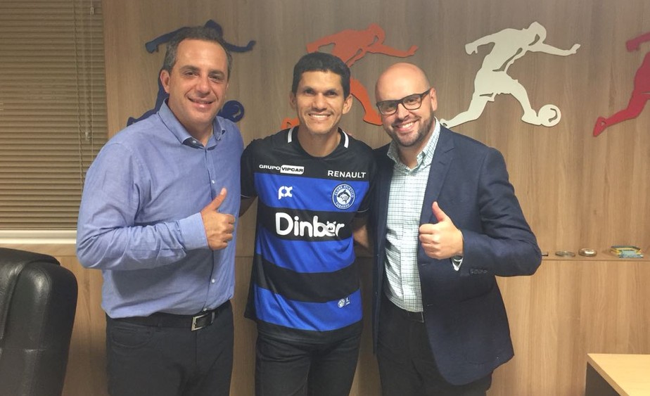Aos 42 e perto dos 500 gols, Magno Alves acerta com TubarÃ£o para disputa da SÃ©rie D