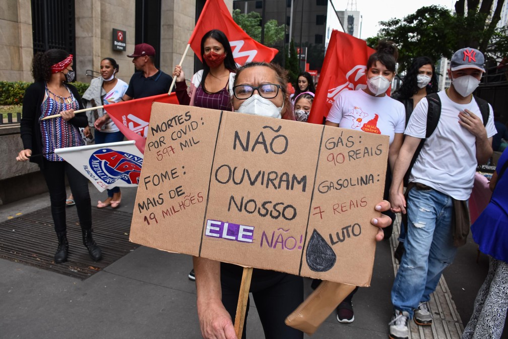 São Paulo (SP) - Protesto contra o presidente Jair Bolsonaro realizado na Avenida Paulista, neste sábado (2) — Foto: Roberto Sungi/Futura Press/Estadão Conteúdo