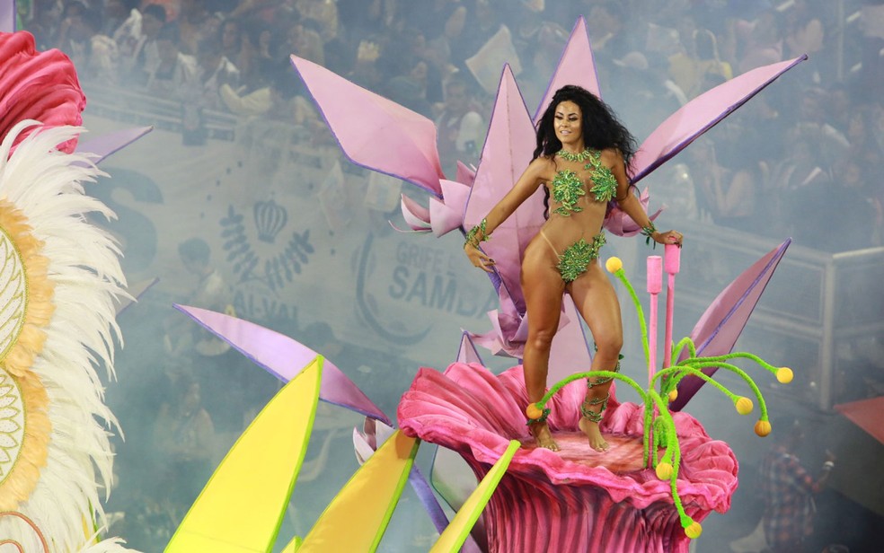 Nathany Pimonte brilha como Eva em desfile da Rosas de Ouro — Foto: Ardilhes Moreira/G1