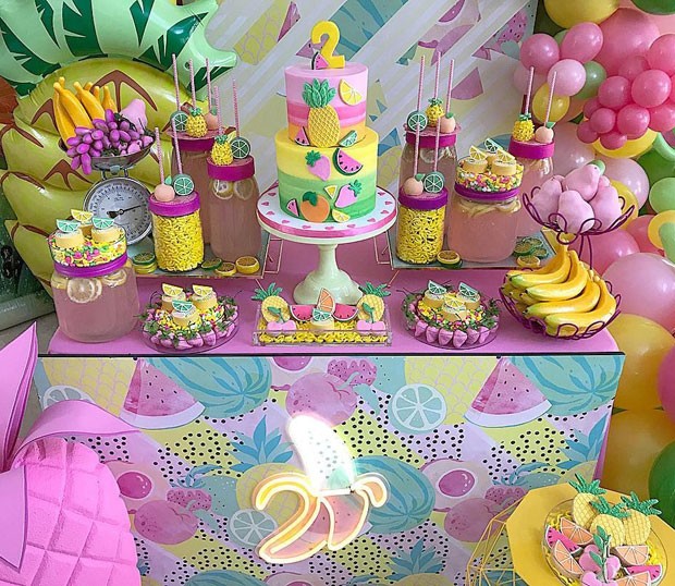 A mesa da festa Tutti-frutti (Foto: Reprodução / Instagram @DesignPlanPlay)