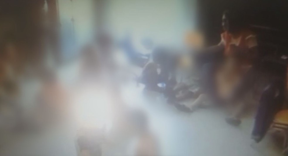 Professora é investigada por agredir dois alunos de 3 anos em escola infantil (Foto: Reprodução/TV TEM)