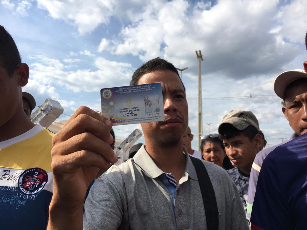 O sargento primeiro, Carlos Eduardo Zapata, disse que chegou por uma rota clandestina — Foto: Emily Costa/G1
