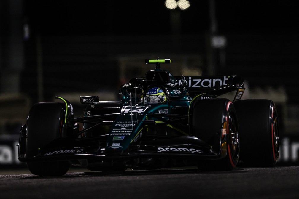 Fernando Alonso vai largar na quinta posição com a Aston Martin no GP do Bahrein de 2023 — Foto: Glenn Dunbar/Aston Martin