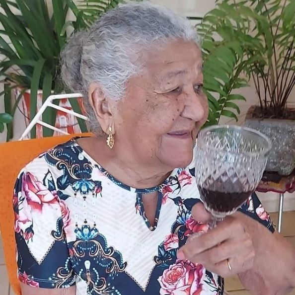 Mulher de 101 anos recebe convite para ser influenciadora digital de marca de vinhos (Foto: Reprodução/Instagram)