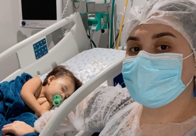 Maria, 2 anos, ficou dois dias internada no hospital após ingerir solução nasal  (Foto: Arquivo pessoal)