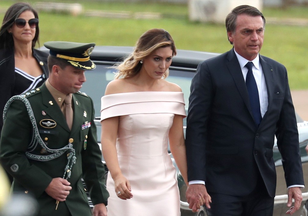  Jair Bolsonaro, e sua esposa, Michelle Bolsonaro, são vistos antes da cerimônia de posse, em Brasília — Foto: Ricardo Moraes/Reuters
