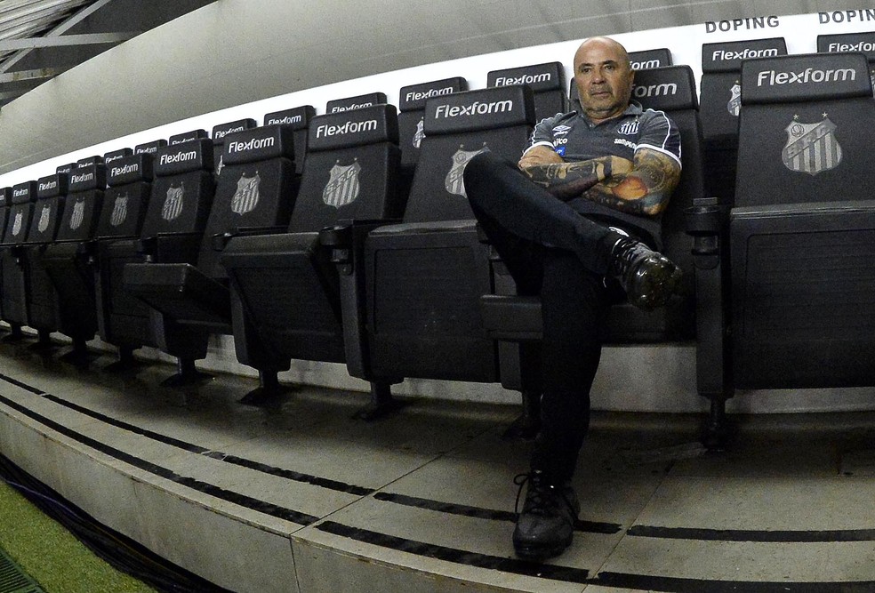 Jorge Sampaoli terminou o ano sem título, mas novamente valorizado no futebol brasileiro. O Atlético-MG negocia com ele — Foto: Marcos Ribolli