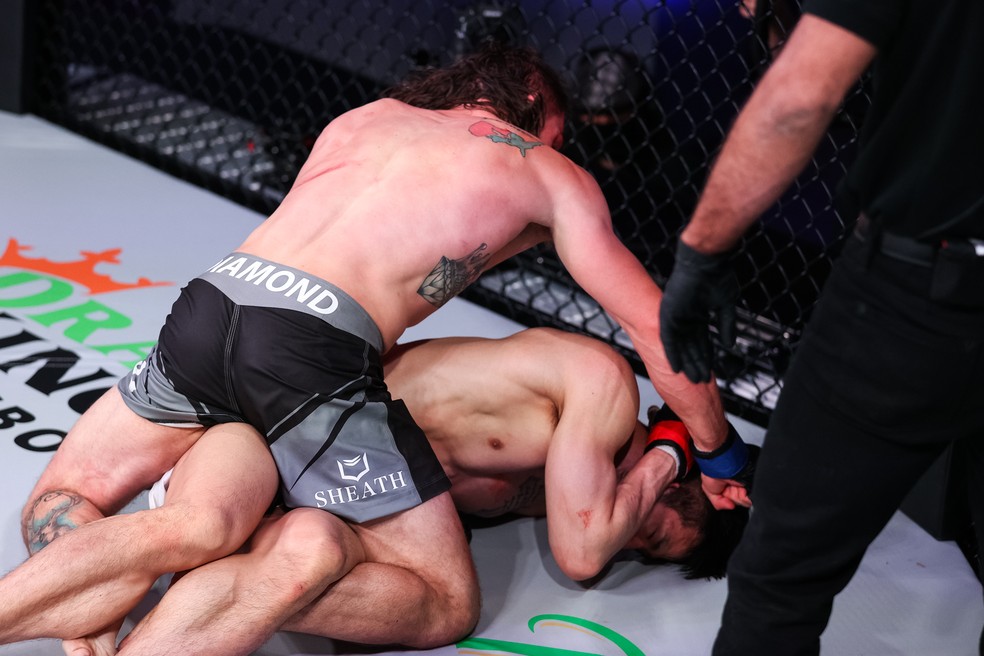 Tyler Diamond bateu o sul-coreano Jo Sung Bin após quase ser nocauteado — Foto: Divulgação