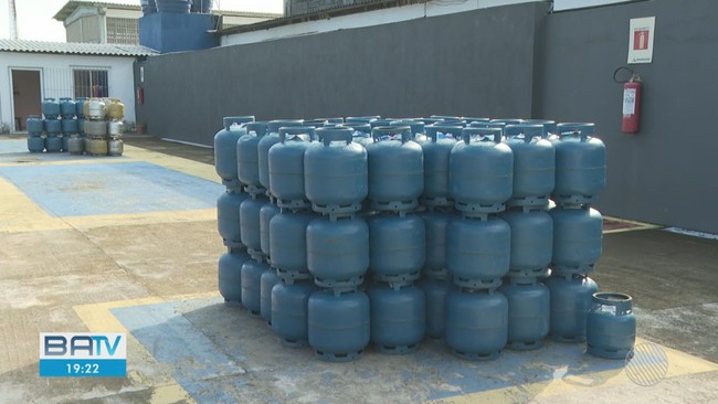 Aumento do gás de cozinha impacta no bolso de pequenos empresários em Salvador