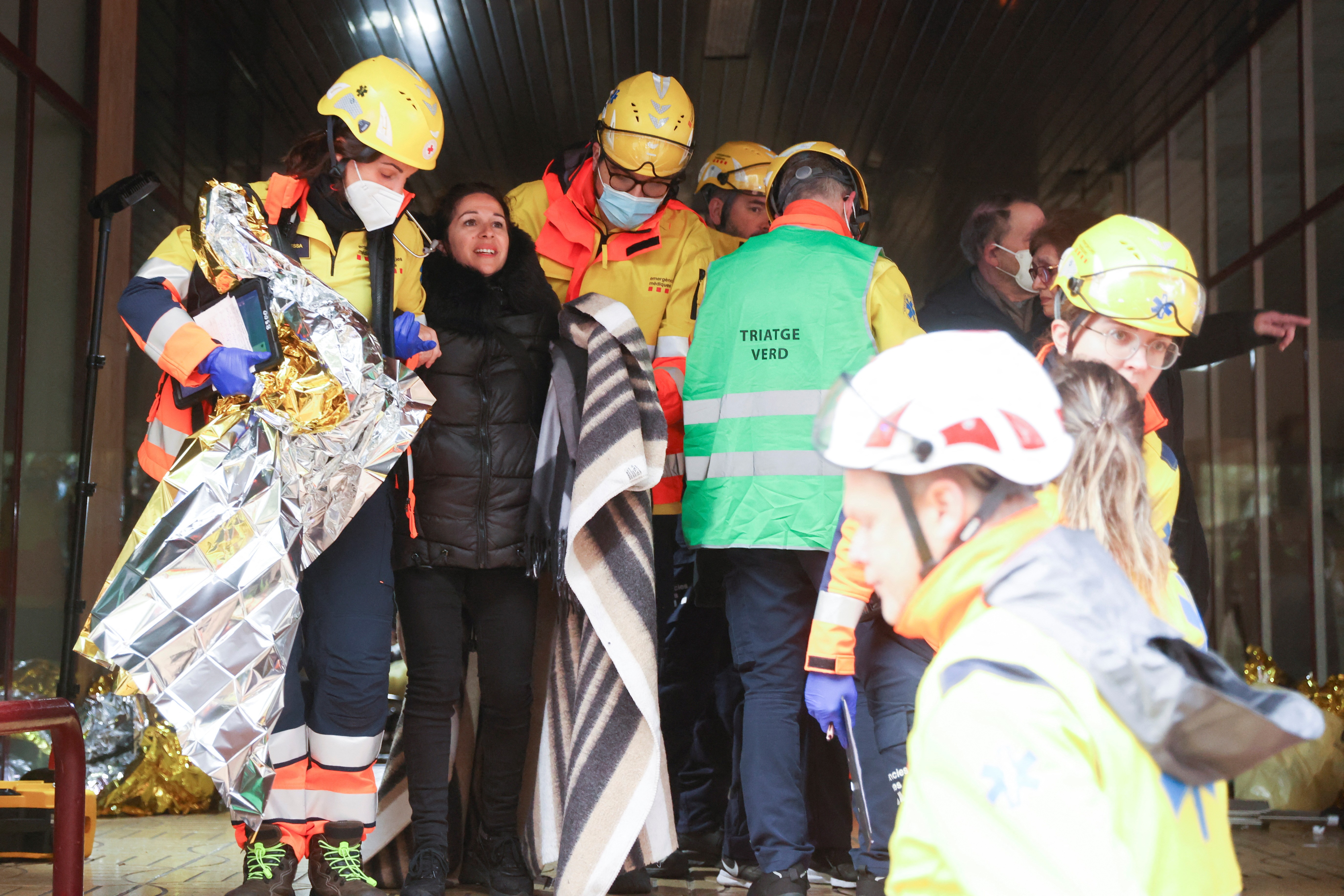Dois trens colidem em Barcelona e deixam 120 feridos 